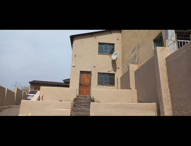 2 BEDROOM PROPERTY TO RENT IN CROSSMOOR